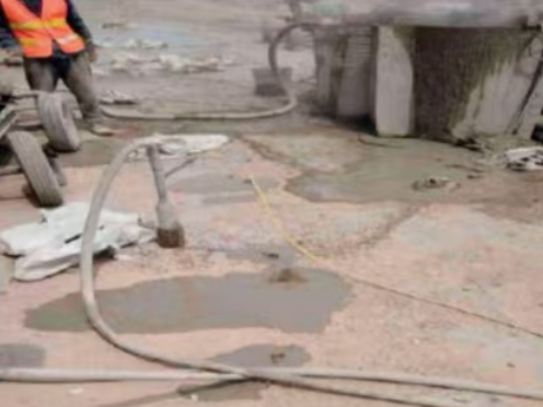 武胜水泥混凝土路面板底注浆技术 路面脱空注浆整治方案