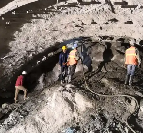 武胜拱顶带模注浆料的施工流程及注意事项